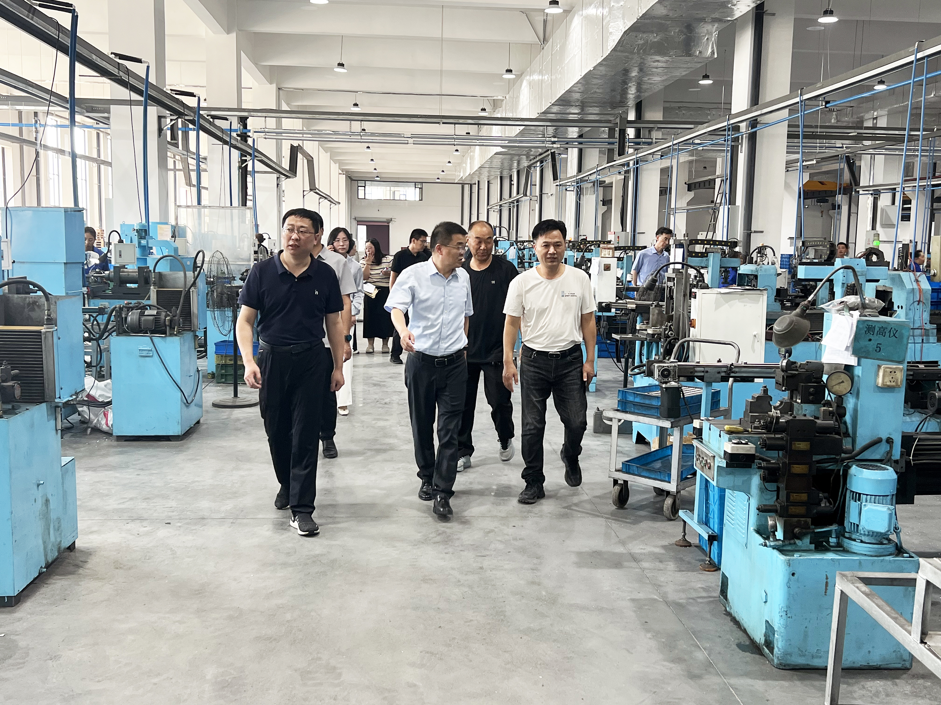 Vice District Mayor Cui Hengrong Inspects the New Factory Area of Dafeng Mingyue Bearing Bush Co., Ltd.